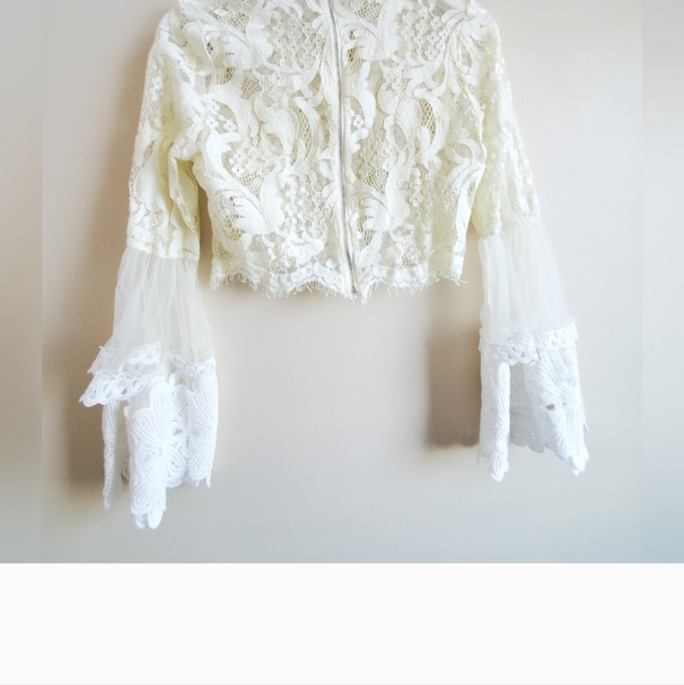 Lace Crop Top with Tulle Bell Sleeves Chelsea size small  like new without tag - Picture 7 of 12